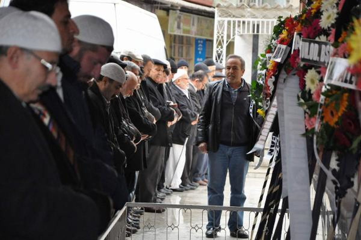 "Bana Borcu Vardı" Dedi, Cenazede Hakkını Helal Etmedi