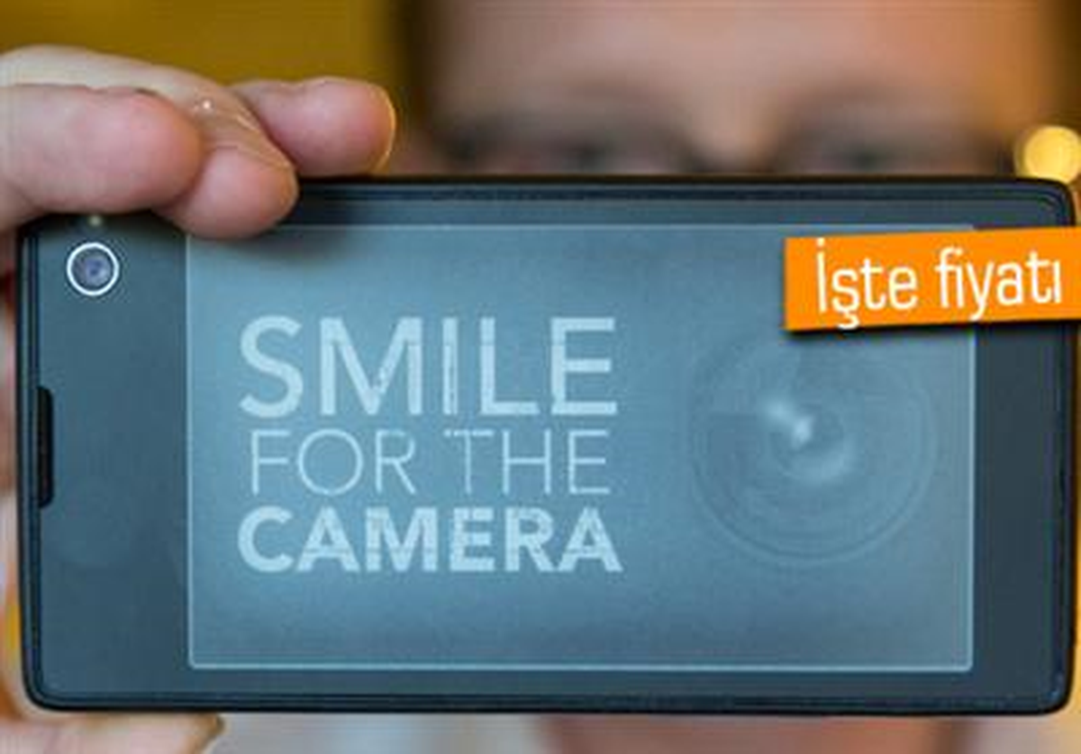 Çift Ekranlı Yotaphone Satışa Sunuldu