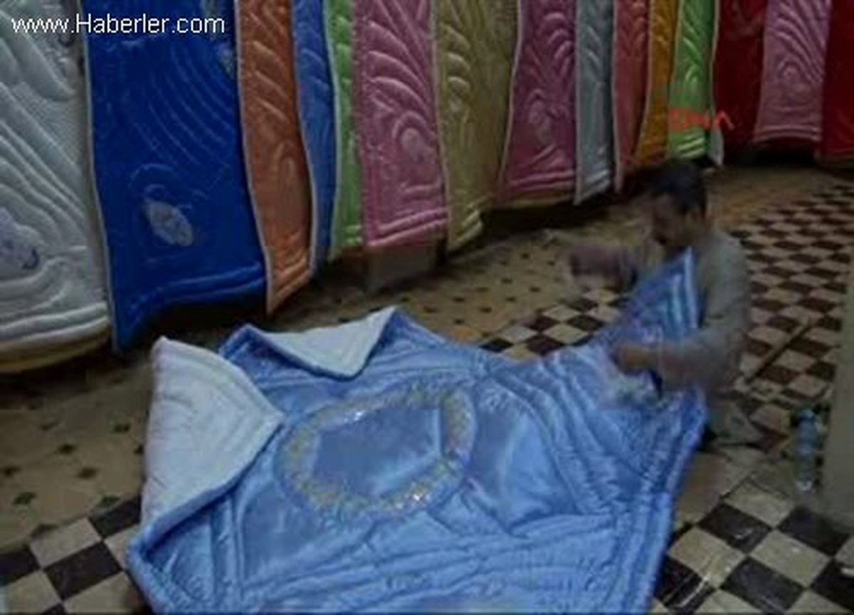 Cumhurbaşkanı İçin Türk Bayrağı Motifli Yorgan Diktiler