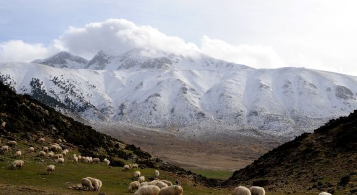 Davraz Dağına Mevsimin İlk Karı Düştü