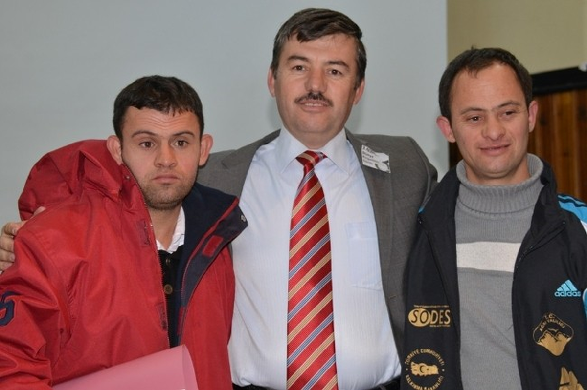 Ağrı\'da Engelliler Profesyonel Oyunculara Taş Çıkarttı