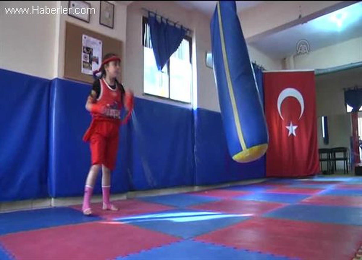 Eniştesine moral için başladığı sporda şampiyon oldu