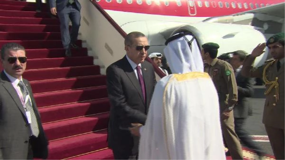 Erdoğan, Katar\'da Resmi Törenle Karşılandı