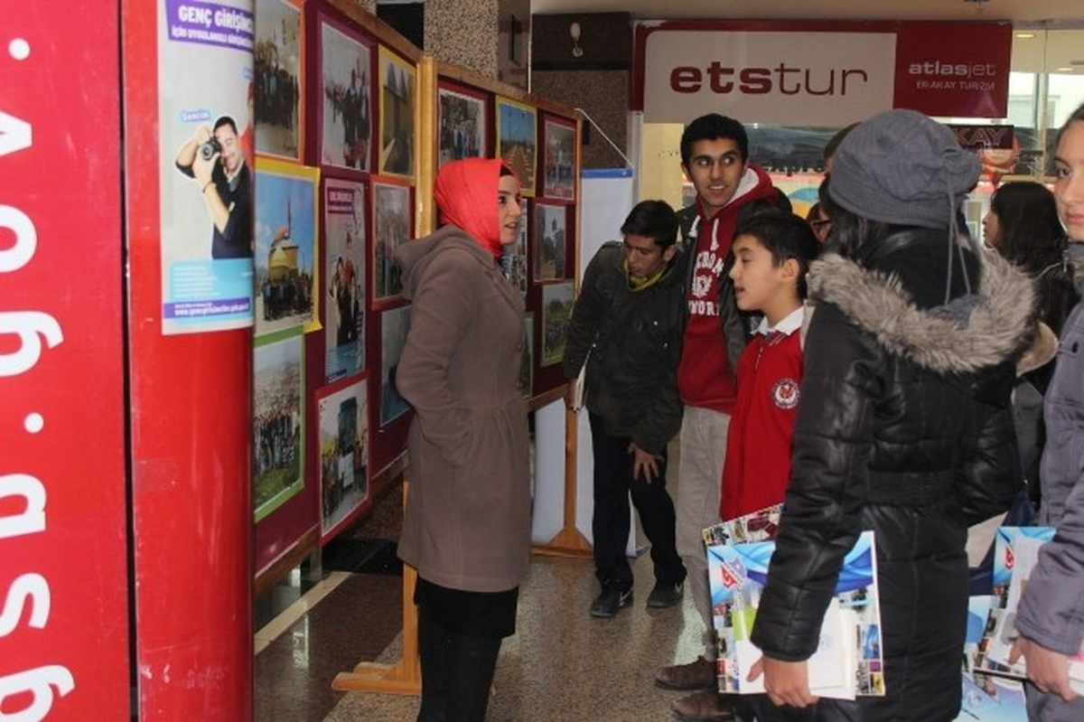 Fotoğraf Sergisiyle Etkinlikler Tanıtıldı