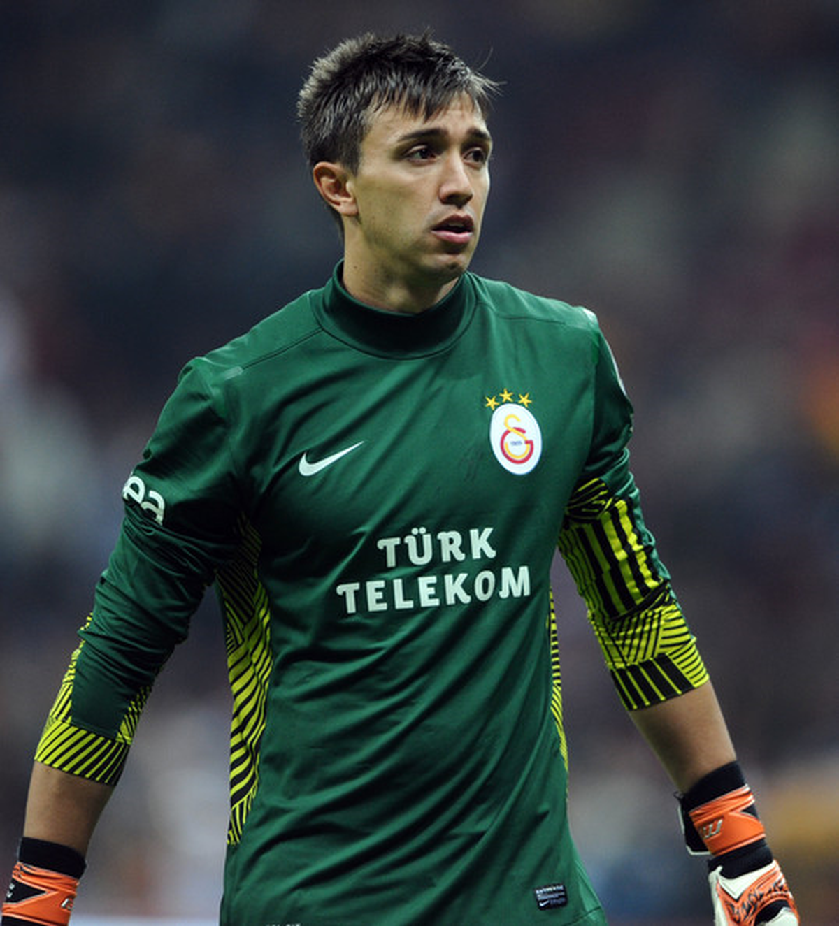 Galatasaray\'a Muslera ve Eboue\'den İyi Haber