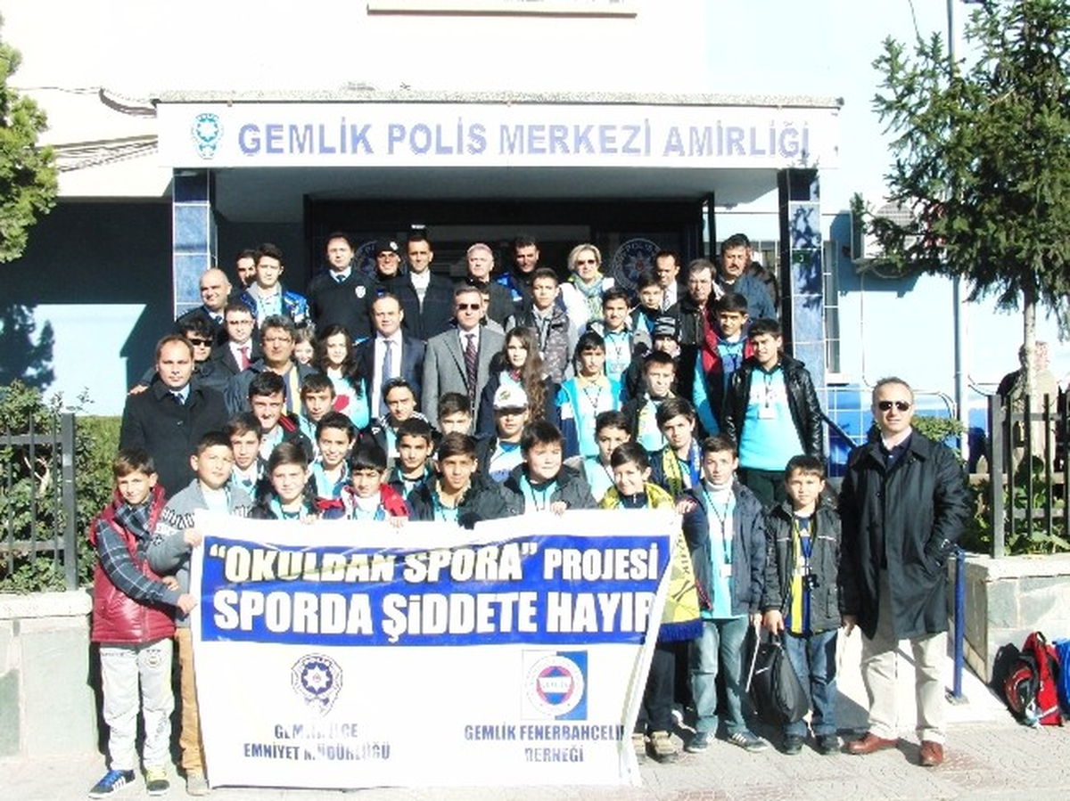 Gemlik Emniyeti Öğrencileri Fenerbahçe Maçına Götürdü