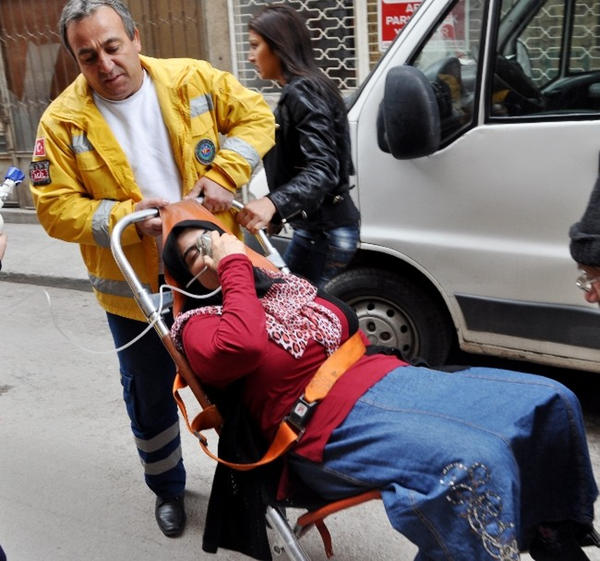 Aksaray\'da Genç Kızın Komşuya Mesajı Ailesini Kurtardı