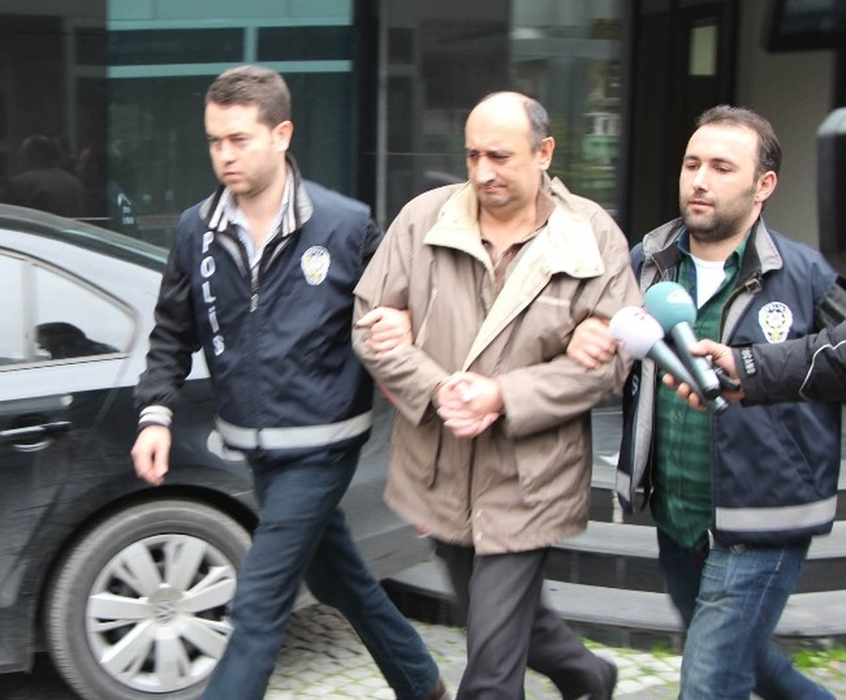 Kadıköy\'de Babasını Öldüren Zanlı Adliyeye Sevk Edildi