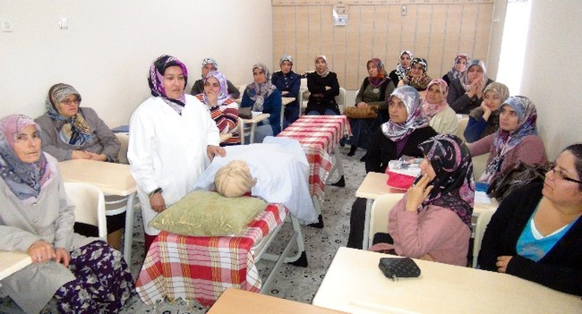 Kadınlar Cenaze Yıkamayı Öğreniyor