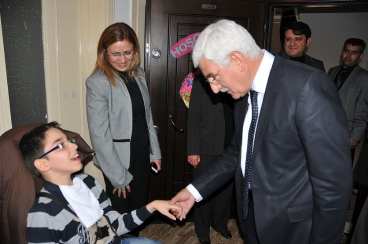 Karaman\'da Engelliler Tarafından Resim ve El İşi Sergisi Açıldı