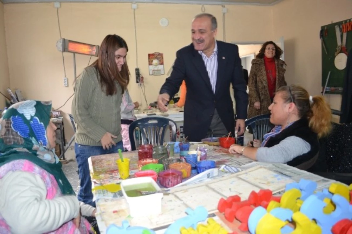 Kula Belediye Başkanı Aşkın Eko Oyuncak Merkezini Ziyaret Etti