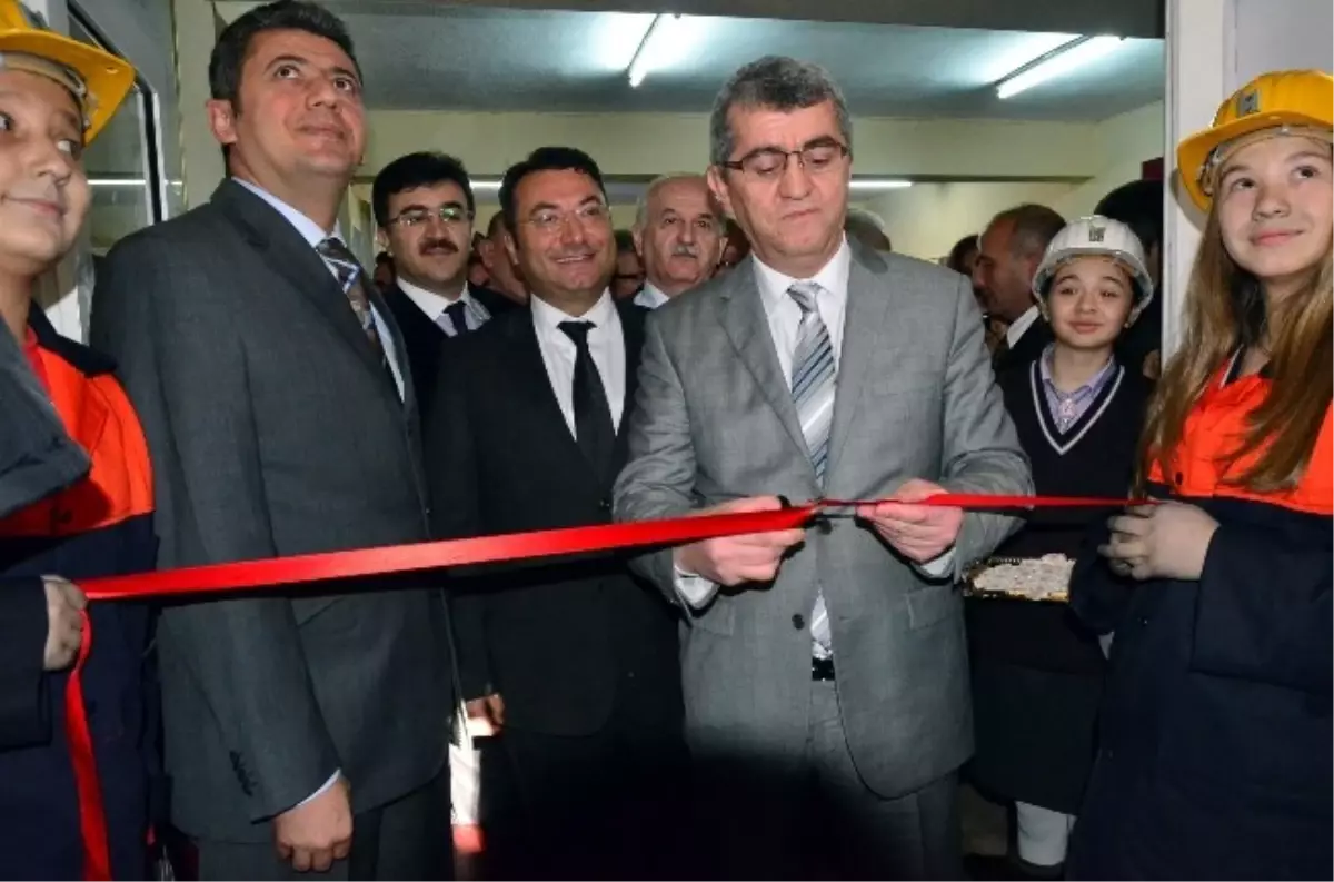 Madenciler Ortaokulunda 'Okul Müzeciliği ve Madencilik' Sergisi