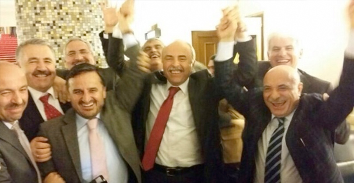 Meclis'te AK Parti Milletvekillerinin Fethiyespor Sevinci