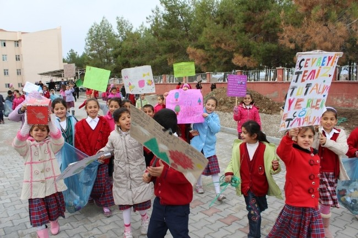 Minikler Çevre Temizliğine Dikkat Çekti