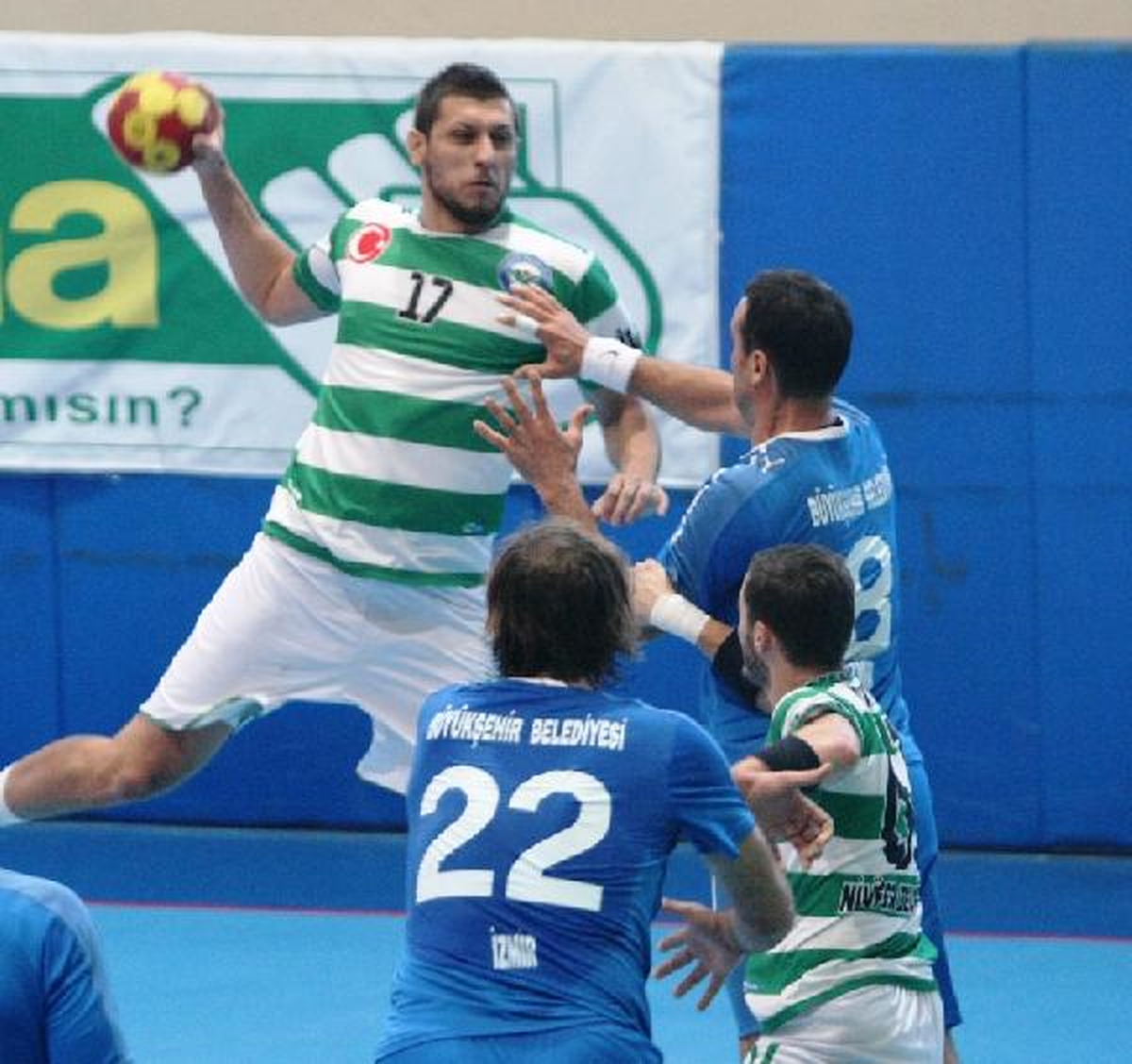 Nilüferspor Belediye-İzmir Büyükşehir Belediye: 37-28