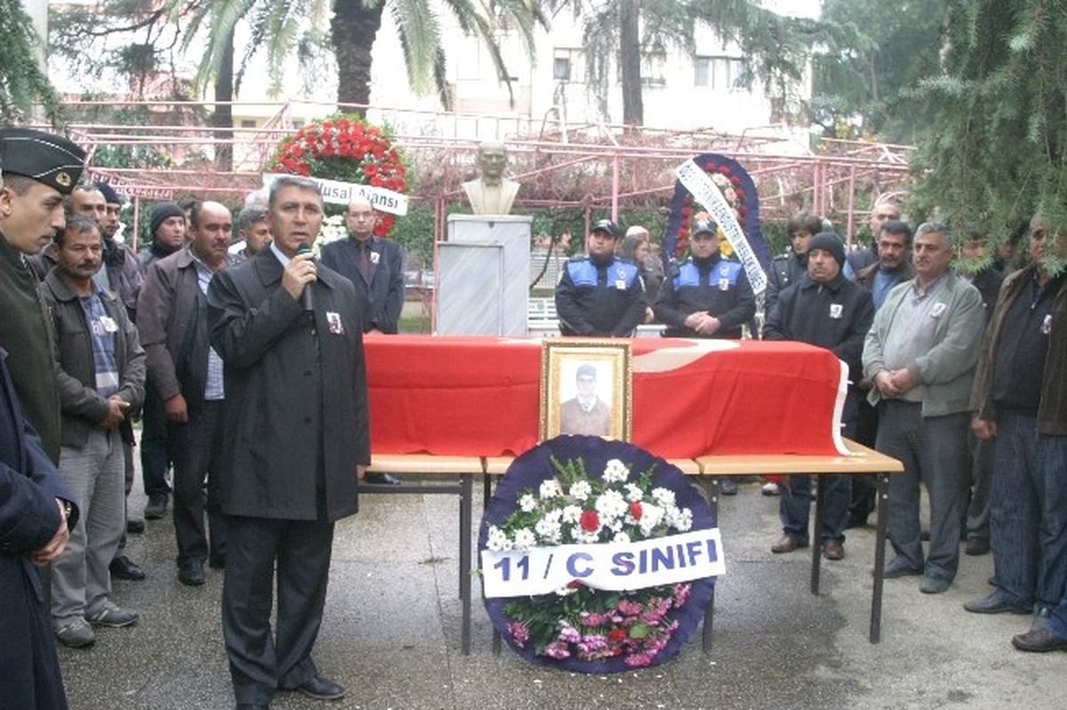 Ödemişli 17 Yaşındaki Kazım Uygur\'a Ağladı