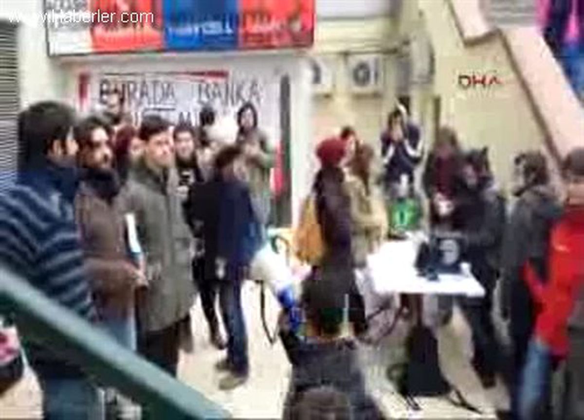 Boğaziçi Üniversitesi Öğrencilerinden Banka Eylemi