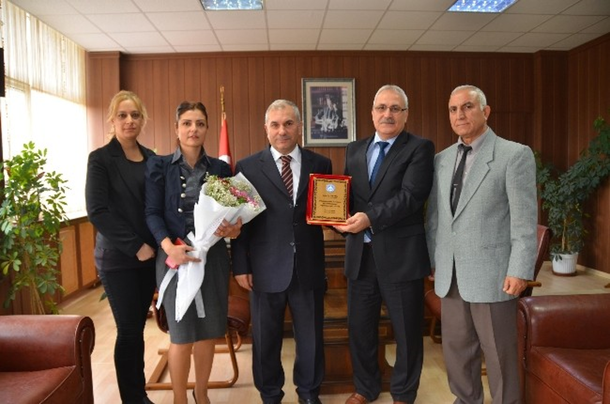 Okul Aile Birliği\'nden Gül\'e Teşekkür Plaketi