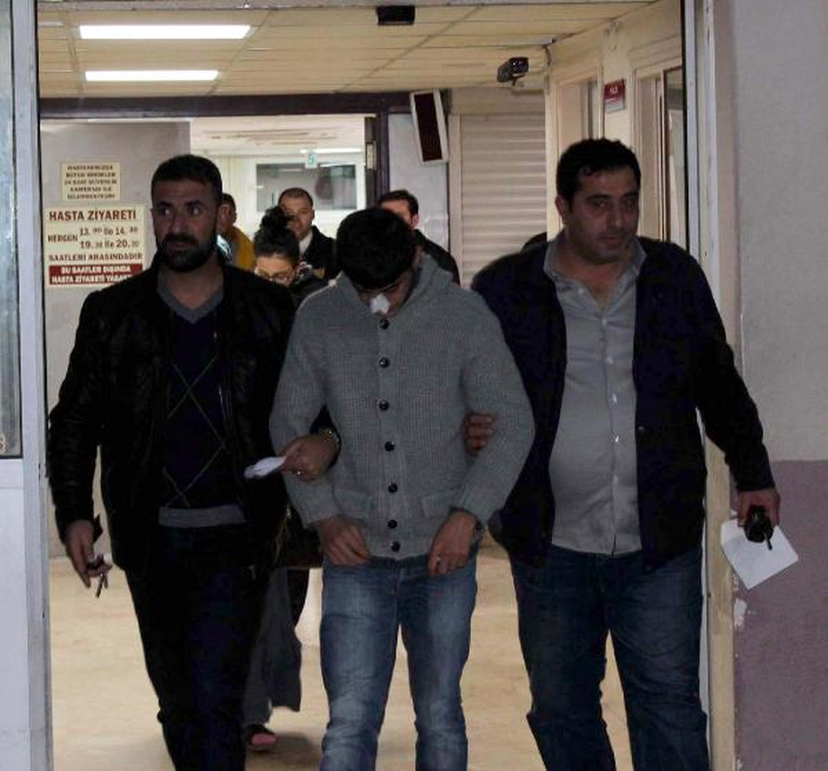 Para Vermeyen Babasını Karnından Bıçakladı