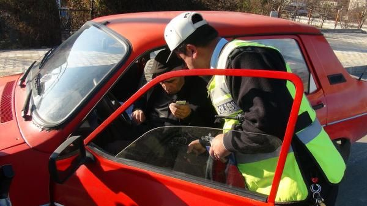Polisin Uyarıp Gönderdiği Sürücüler 500 Metre Sonra Yine Emniyet Kemersiz Yakalandı