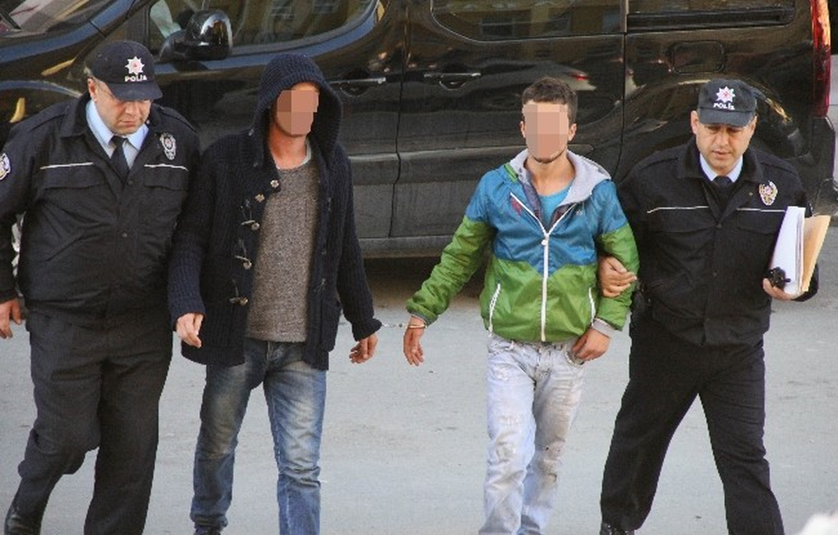 Samsun\'da Polisin Silahını Almaya Çalışan Genç Tutuklandı