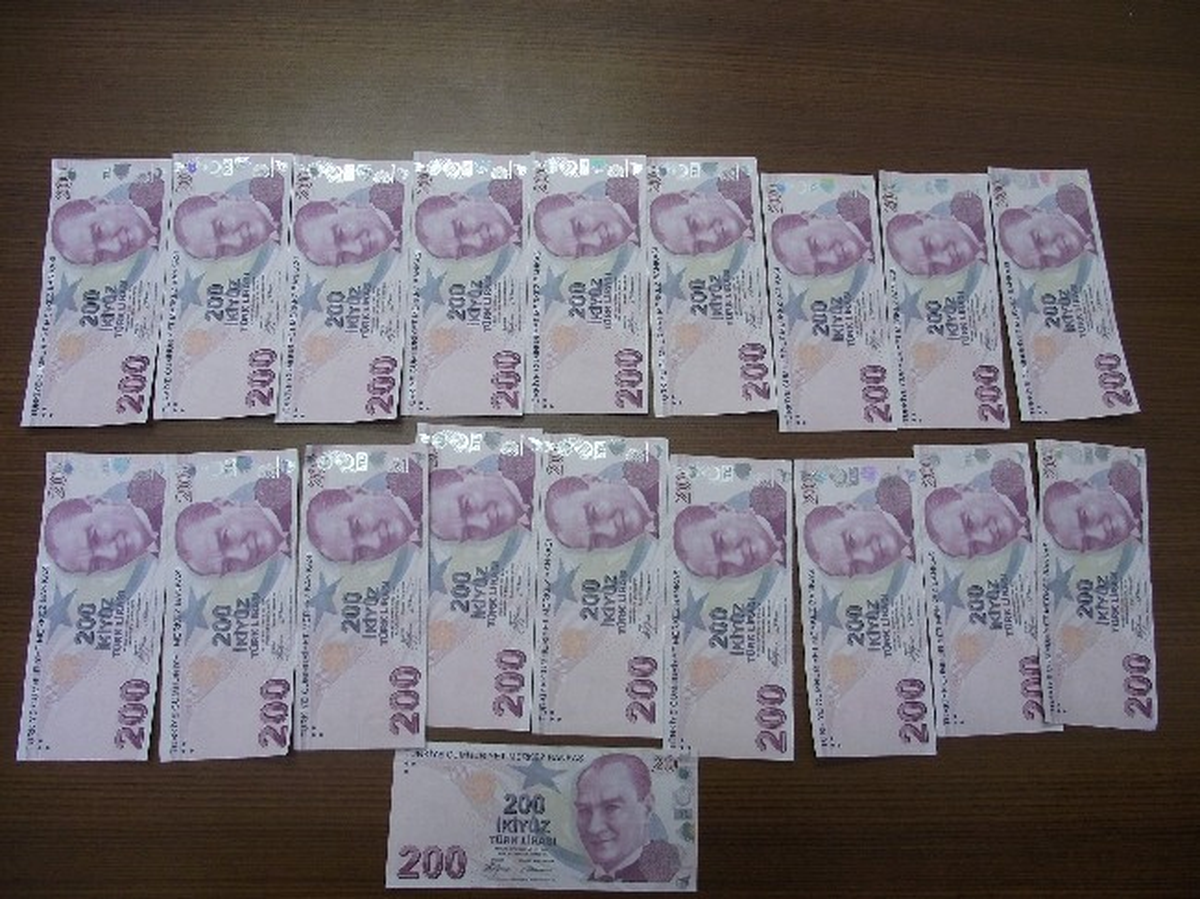 Kulu\'da Sahte Parayla Alışveriş Yapan 3 Kişi Yakalandı