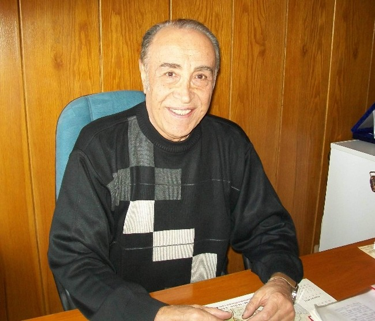 Şair-Yazar Uçar\'a "Şiir Krallığı Ödülü"