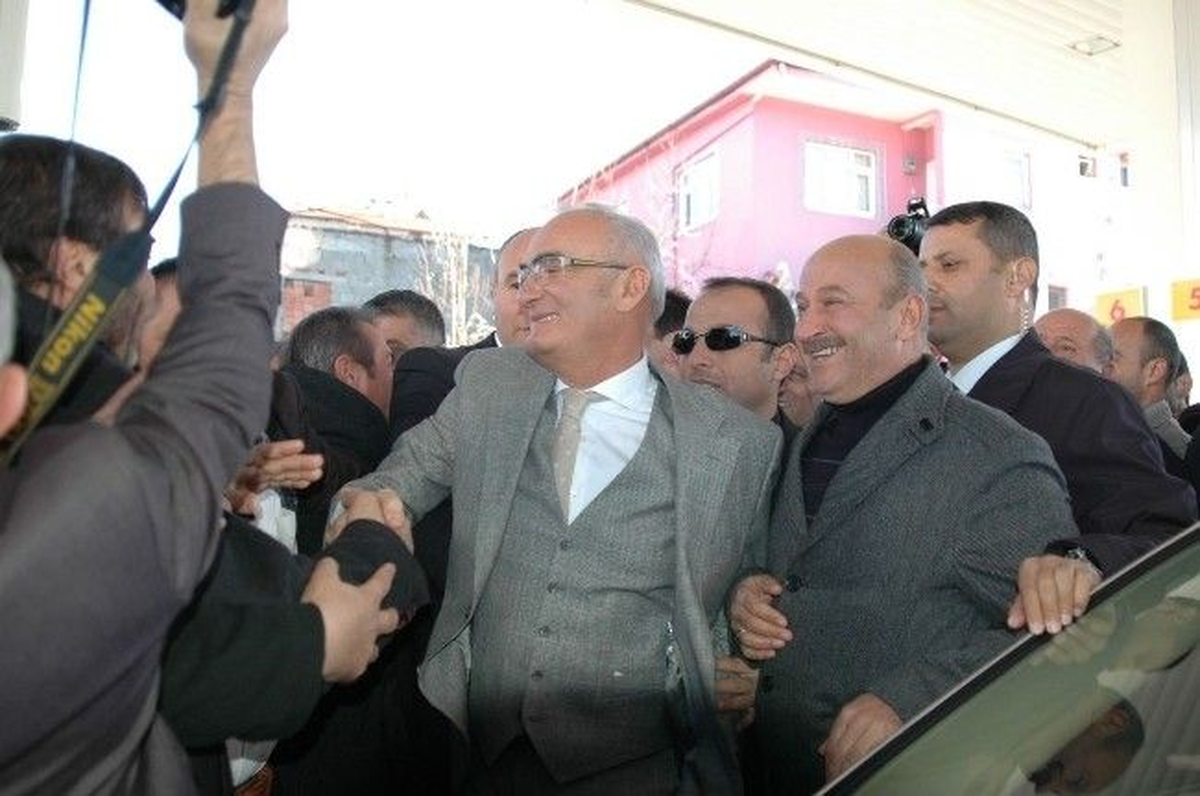Samsun Büyükşehir Belediye Başkanı Yılmaz\'a Coşkulu Karşılama