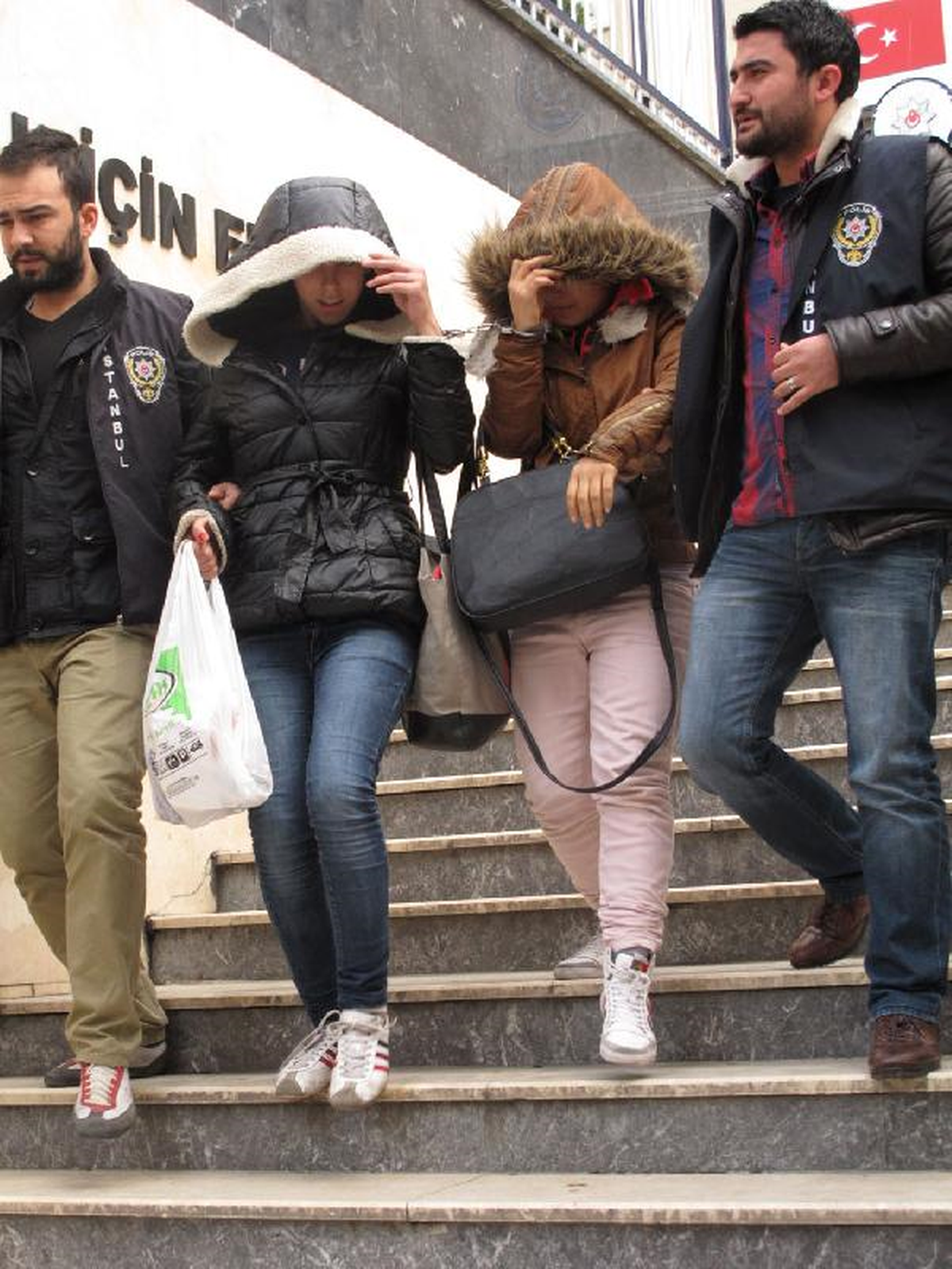 Savaştan Kaçtı Kapkaççılardan Kaçamadı