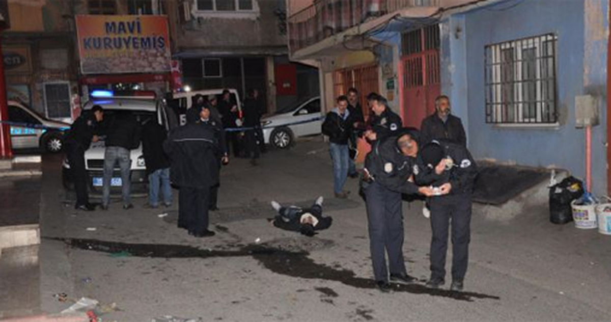 Sokak Ortasında Silahla Vurularak Öldürüldü