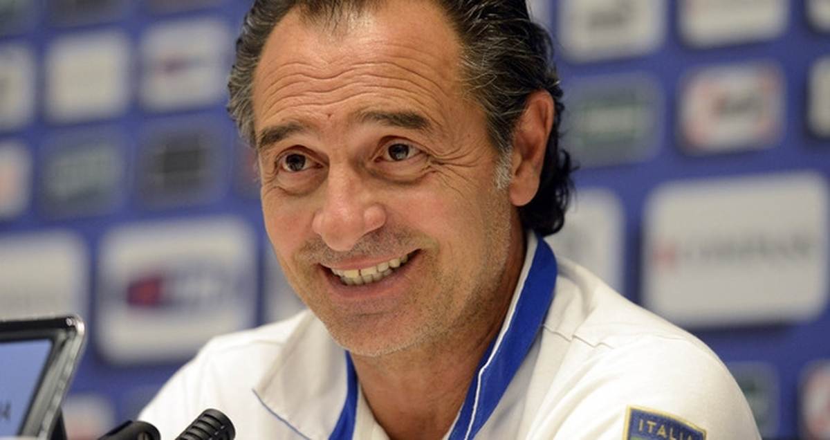 İtalya\'nın Hocası Prandelli Maçlarda Su Molası İstiyor