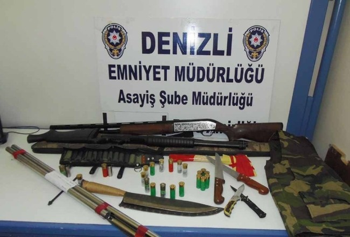 Denizli\'de Taraftar Derneğine Baskın