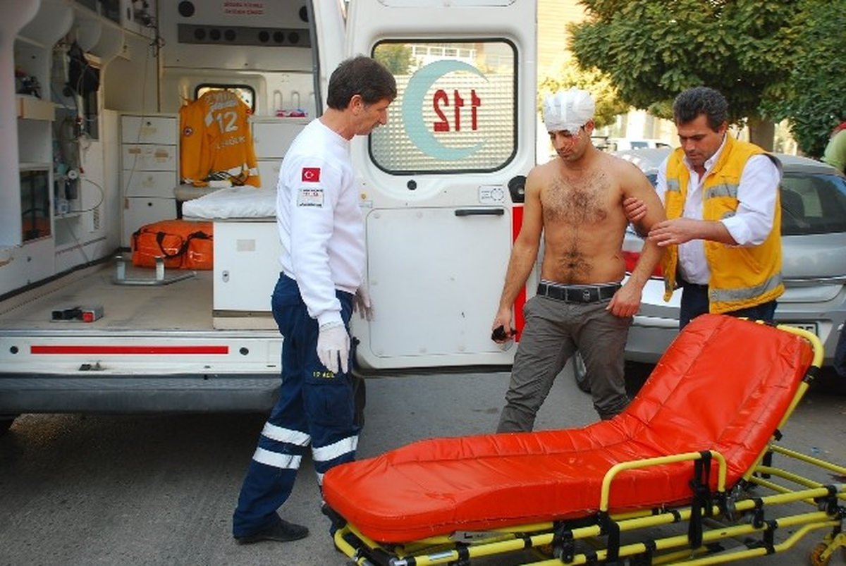 Torbalı Kız Meslek Önünde Sopalı Kavga!