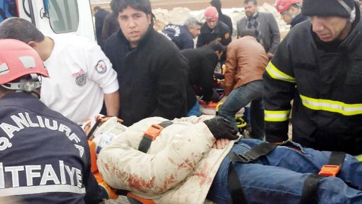 Traktöre Çarpan Motosikletteki Anne ve Oğlu Yaralandı