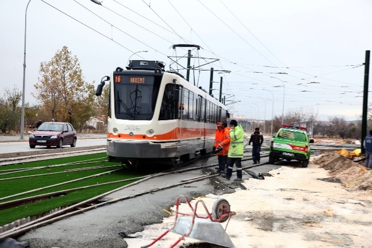 Tramvay Akkent-Gar Arası Seferlerine Tekrar Başladı