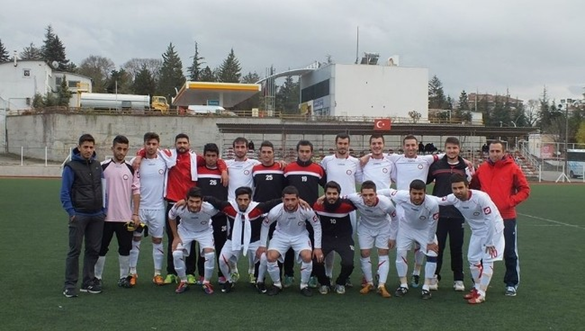 Üniversite Futbol Takımı 2.\'lik Kupasını Aldı
