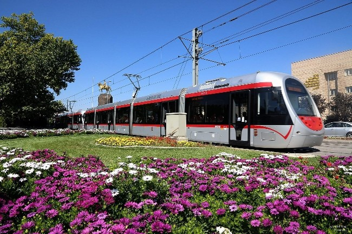 Üniversite Hattı\'na Elektrik Veriliyor