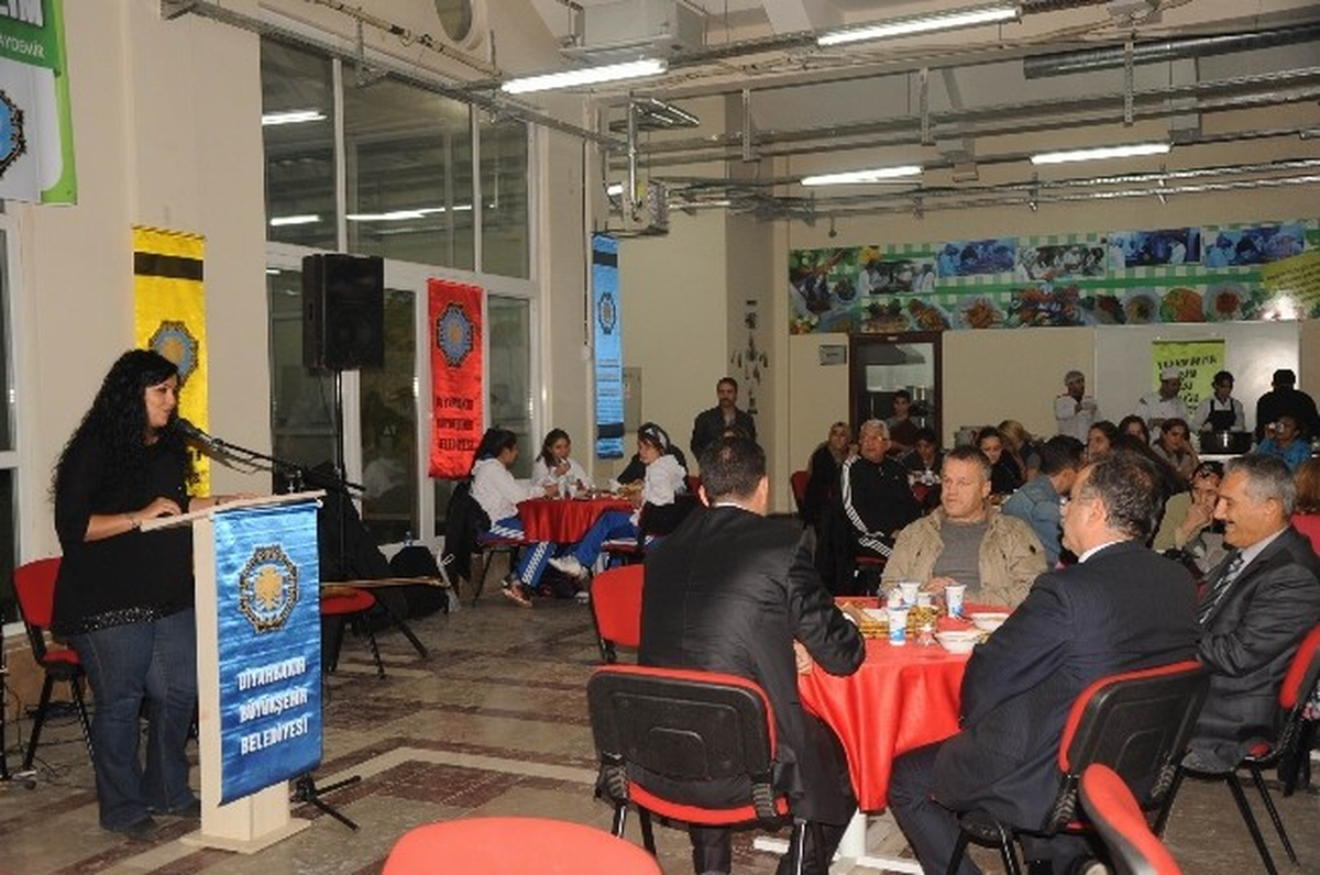Üniversiteli Kadın Tenisçiler Diyarbakır\'da