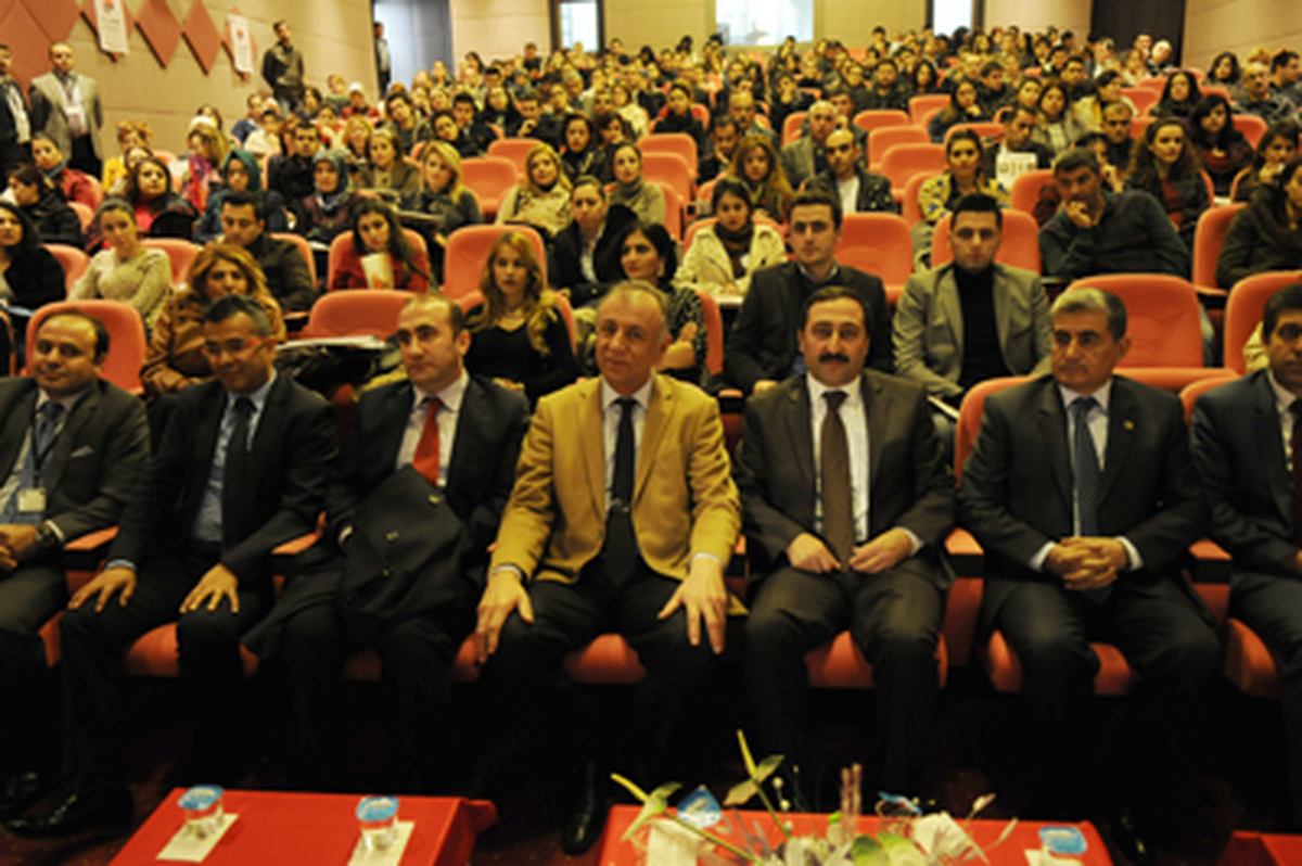 Yabancı Dil Öğretiminde Yeni Yaklaşımlar Tartışıldı