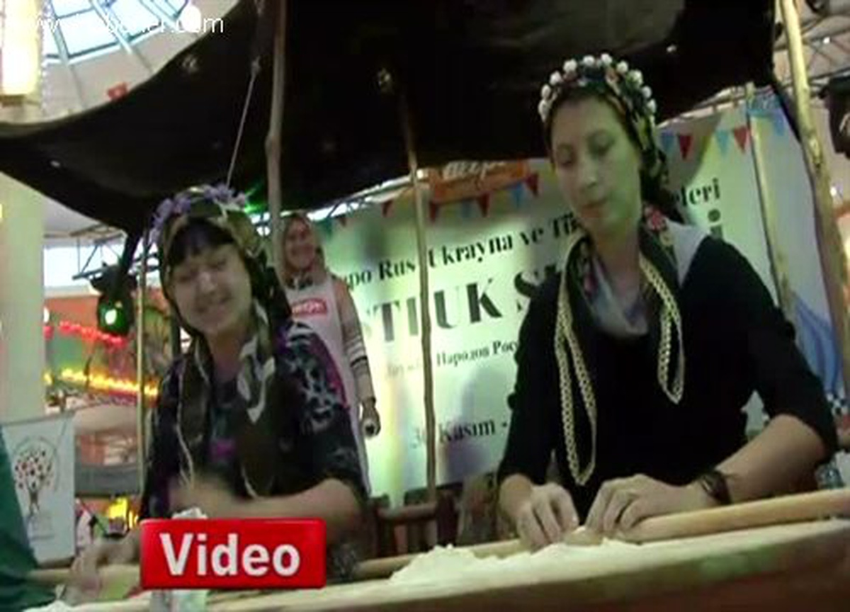 Yazmalı, Şalvarlı Eli Oklavalı Rus Gelinler Böyle Dikkat Çekti