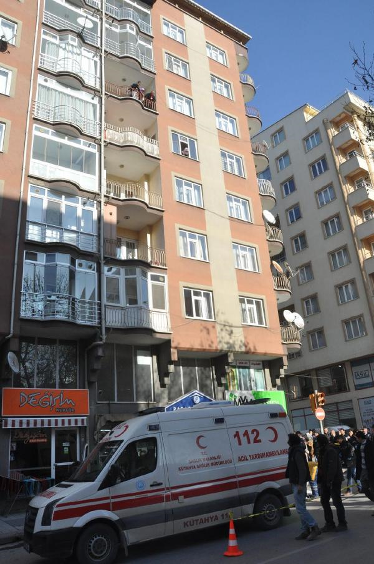 Kütahya\'da 83 Yaşındaki Kadın 8\'inci Kattan Düşüp Öldü