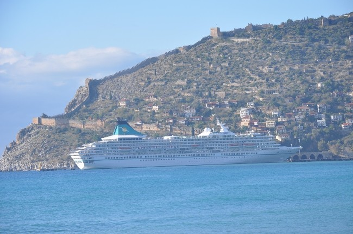 Alanya\'ya \'Artania\' ile 881 Turist Geldi