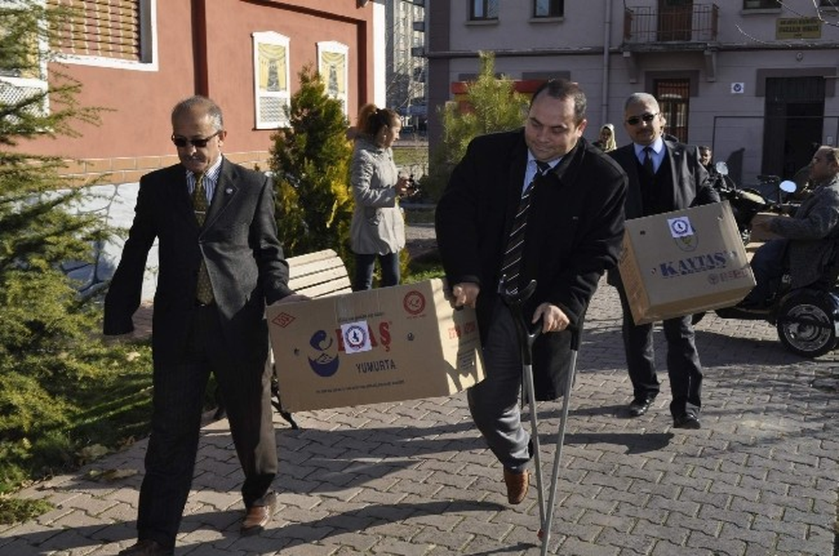 Anadolu Sakatlar Derneğinden Suriyelilere Yardım Eli