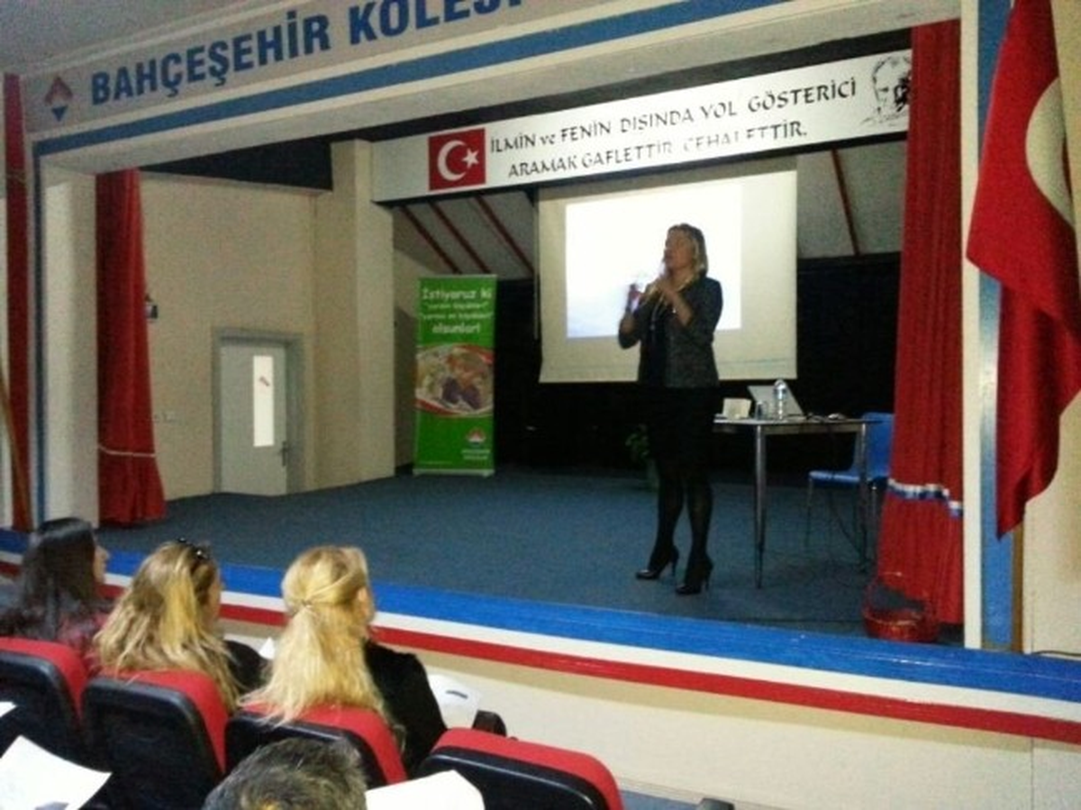 Bahçeşehir Koleji\'nde \'Mutlu Aile Mutlu, Çocuk\' Semineri