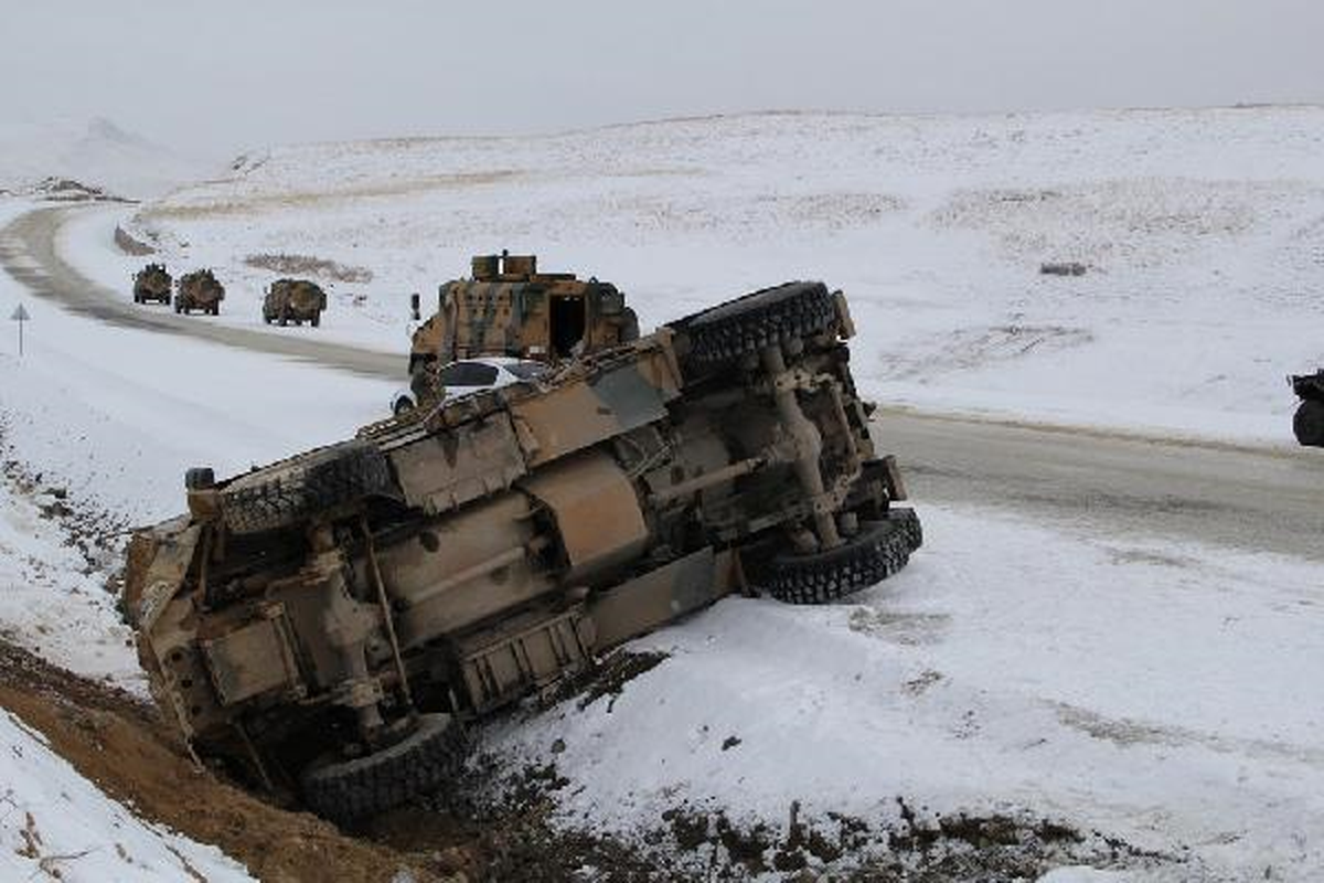 Başkalede Askeri Araç Kaza Yaptı: 11 Yaralı