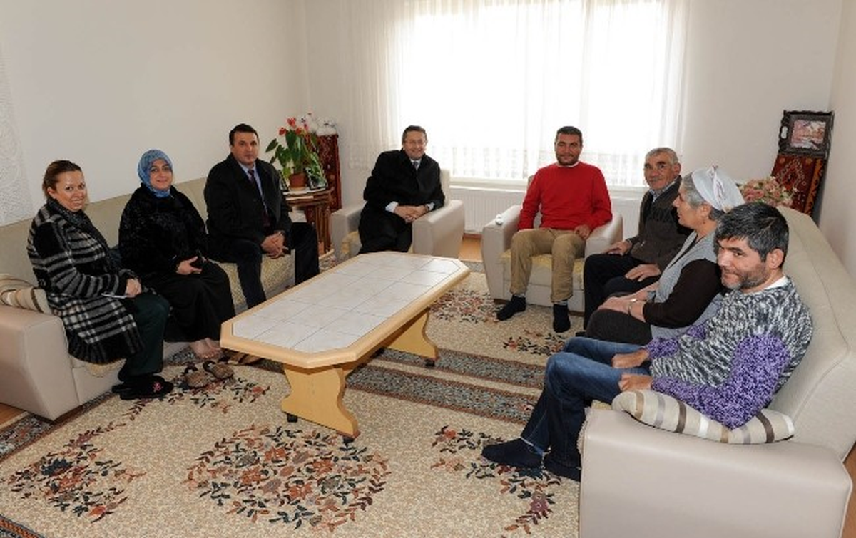 Başkan Tiryaki, Engelli Kardeşlere Yardım Elini Uzattı