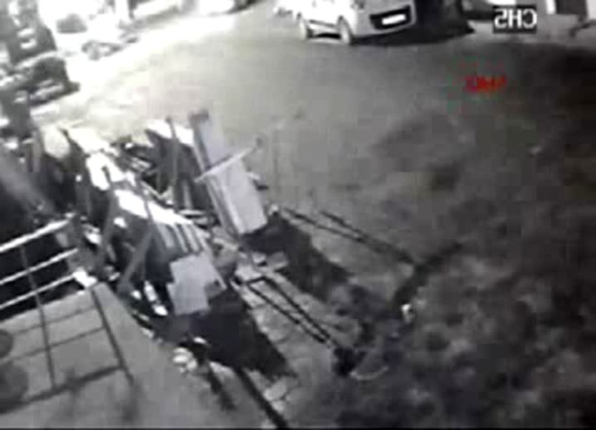 Biber Gazı Sıkan Polise Suç Duyurusu