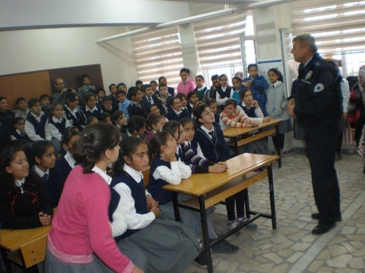 Bölge Trafik Denetleme Şube Müdürlüğü Personelinden Öğrencilere Eğitim Seminere