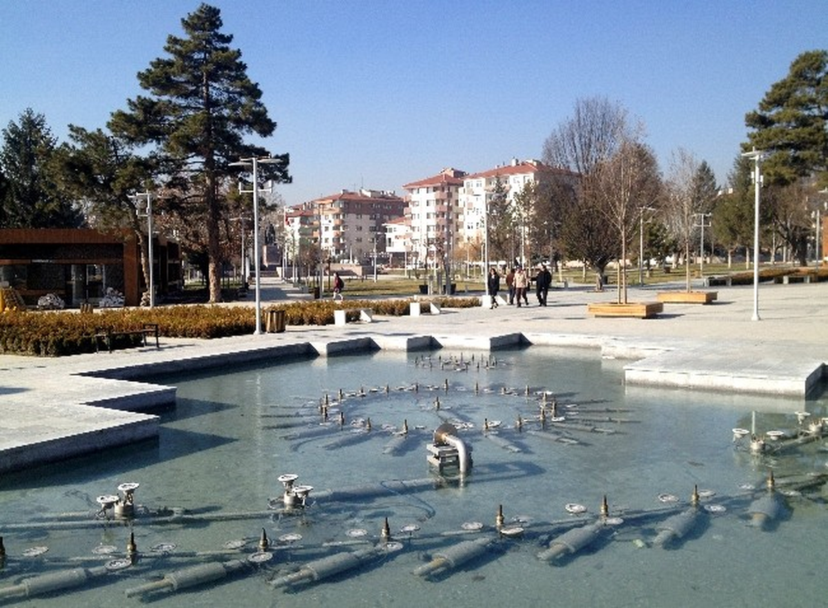 Bolu\'da Süs Havuzu Buz Tuttu