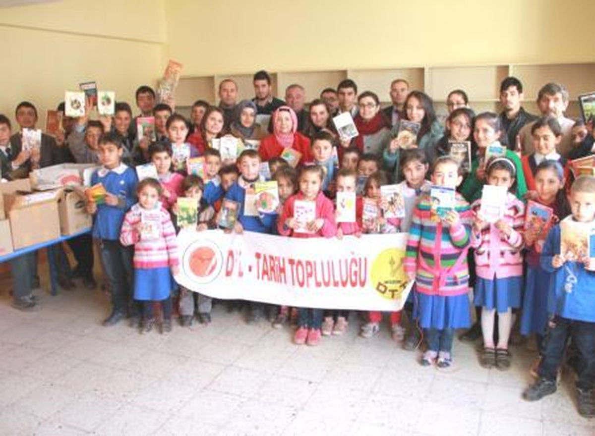 Bozok Üniversitesi Öğrencileri Köy Okuluna Kütüphane Kurdu
